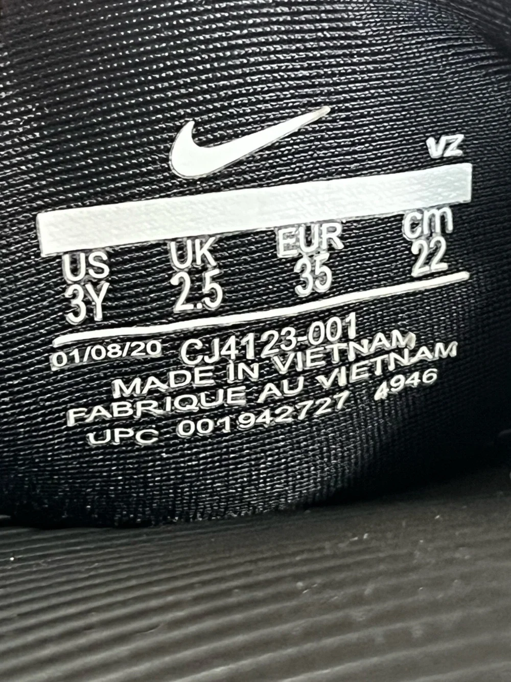 Nike Kawa Cherry Slide SE Sandals with White Swoosh Youth Size 3